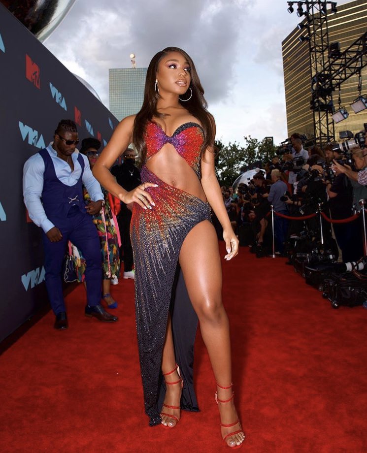 5H_OfficialJP's tweet photo. ノーマニ at #VMAs レッドカーペット🌹
現在アメリカで開催中のMTV #VMAs2019！このあとノーマニが授賞式ステージに登場&amp;パフォーマンスを披露します🎙✨
#Normani #NormaniatVMAS 
#5HJP https://t.co/uFsEtBgXaa