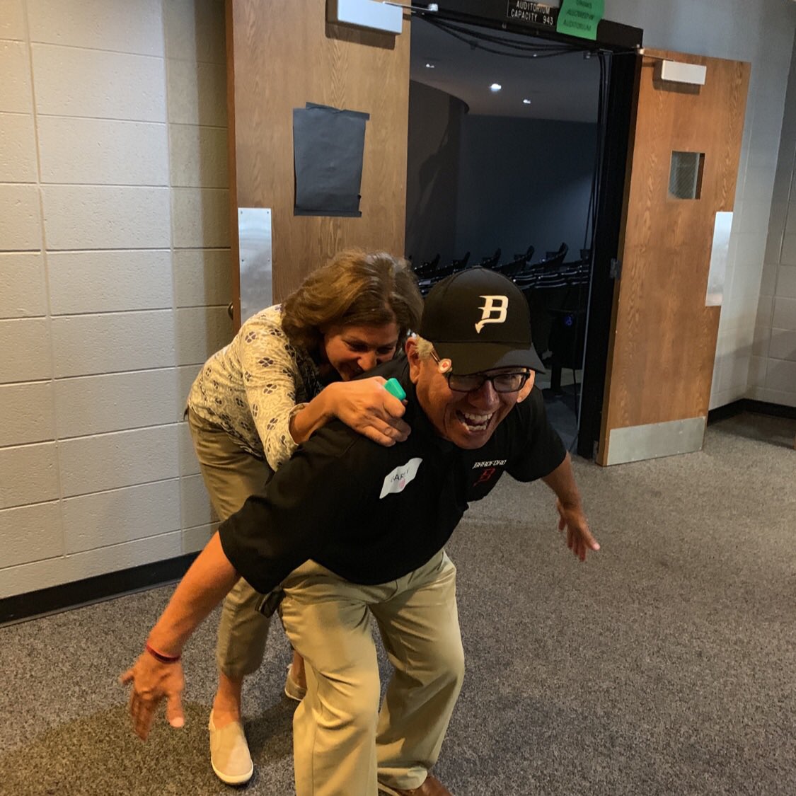 ginagreil's tweet photo. Had a blast watching our icebreaker goosechase activity @BradfordKUSD today #onesidenorthside @kusd Welcome back staff! https://t.co/5sD12AuUGX