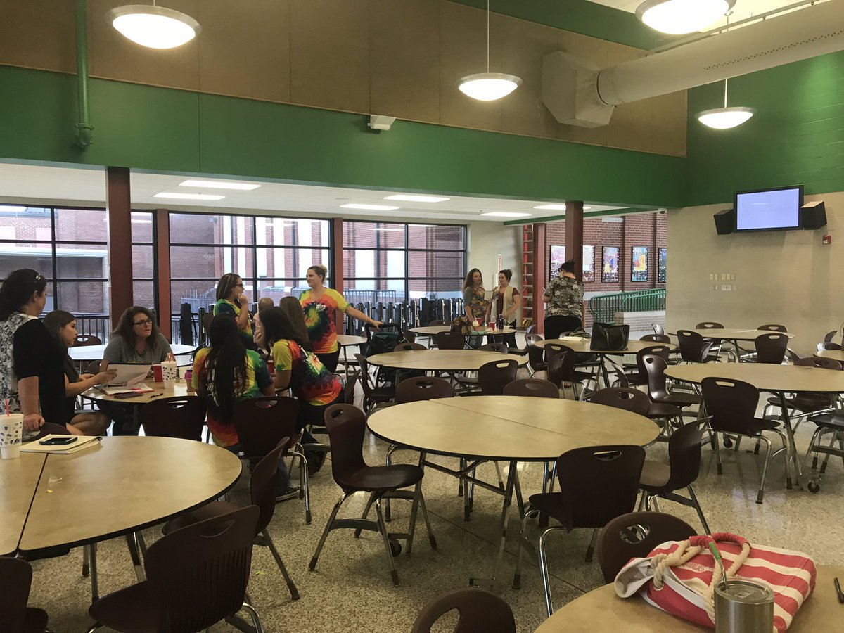 OSESPTA's tweet photo. Thank you @ButterfieldTMS for letting all the  VB Pta’s meet here tonight!! It was great having all the different School PTA’s get together for some training and talk about ways to help make our schools better!! #PointerPride https://t.co/kaYRBG5bZ6