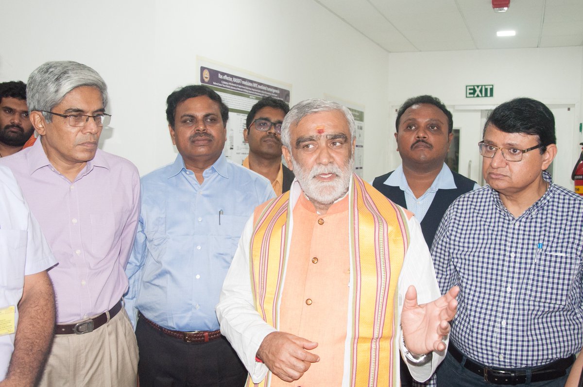 Shri @AshwiniKChoubey, Hon’ble MoS for Health and Family Welfare, visits the country’s #First #National Cancer #TissueBiobank at @iitmadras. These #Advanced #ResearchFacilities will help India develop most effective #treatments and #medications for #cancertreatment