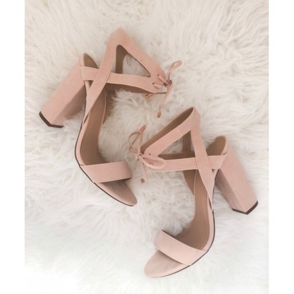 Jacrist7's tweet photo. So good I had to share! Check out all the items I'm loving on @Poshmarkapp #poshmark #fashion #style #shopmycloset #calvinkleinjeans #polinesia #charlotterusse: https://t.co/e68OyTGk2p https://t.co/KwHDobHdBA