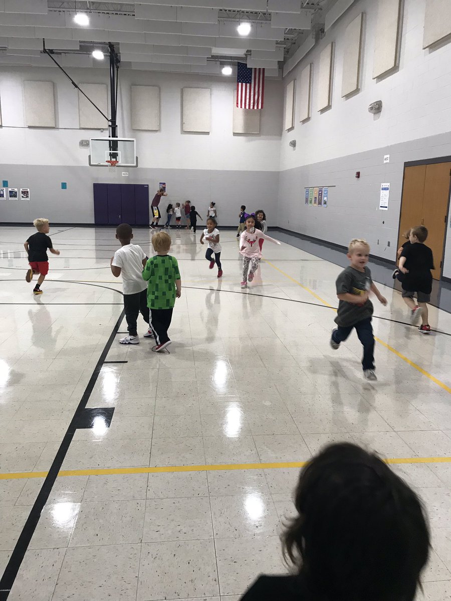 Kinderwright's tweet photo. Day two of Kindergarten was a busy one! We did partner sharing back to back, front to front. We also had fun at recess and P.E. class. #partners #exploringoutside #exercise https://t.co/7bKfRUjJua