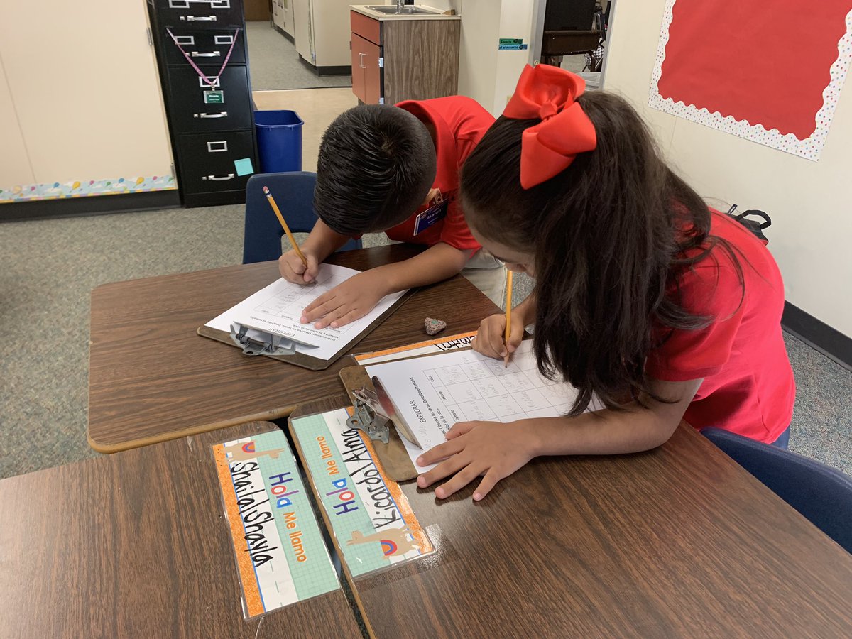 mslazo2's tweet photo. Thatβs a wrap on rocks! The kids had fun this past week by learning the properties of rocks and most importantly observing different rocks and collabrating with their partners. @Martin_Mustangs @DrTLSha #MESEmerald #crazyaboutscience #duallanguagesquad #rockedoutrocks https://t.co/QHmsB1DisR