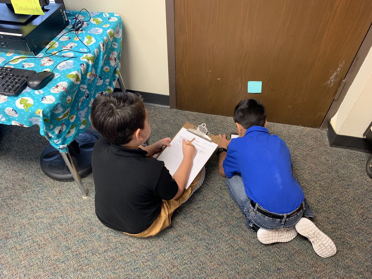 mslazo2's tweet photo. Thatβs a wrap on rocks! The kids had fun this past week by learning the properties of rocks and most importantly observing different rocks and collabrating with their partners. @Martin_Mustangs @DrTLSha #MESEmerald #crazyaboutscience #duallanguagesquad #rockedoutrocks https://t.co/QHmsB1DisR