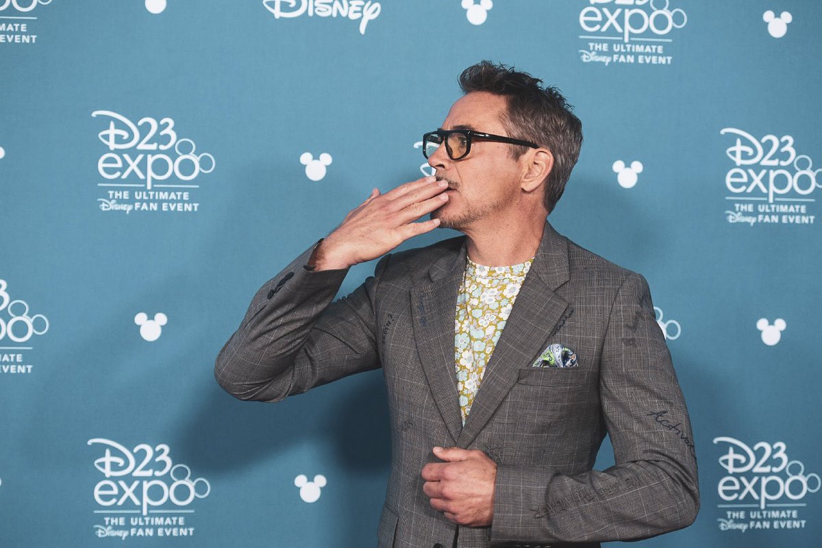 ironxdowney's tweet photo. ele tava tão feliz, eu tenho muito orgulho do homem que começou tudo, felizmente rdj stan https://t.co/czBZzkStzA