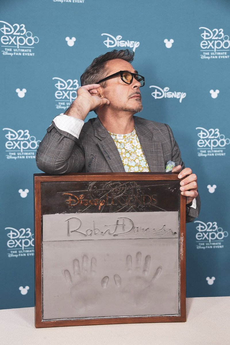 ironxdowney's tweet photo. ele tava tão feliz, eu tenho muito orgulho do homem que começou tudo, felizmente rdj stan https://t.co/czBZzkStzA