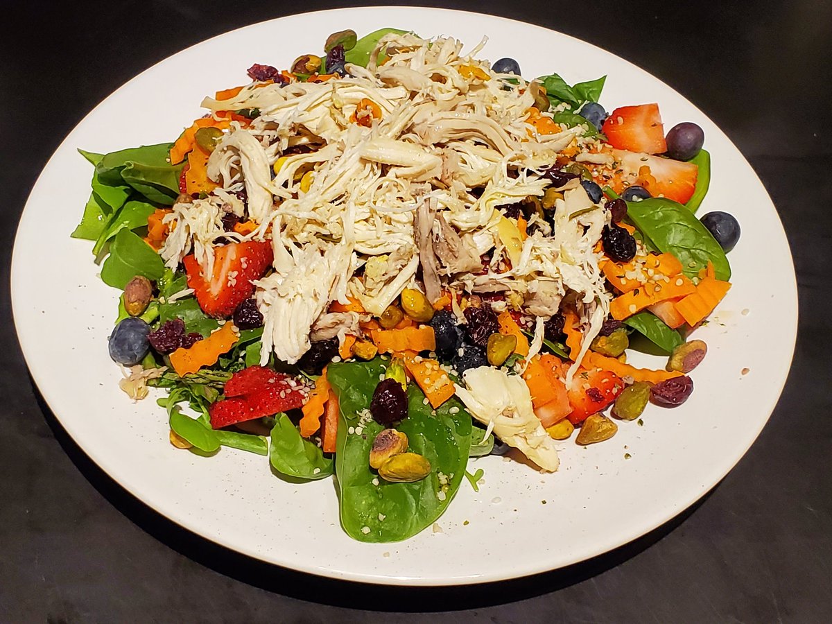 RichardReichle's tweet photo. The decline of everyday #healthyhomecooking not only damages the health of our bodies and our land but also our families, our communities, and our sense of how our eating connects us to the world https://t.co/nAfU994QpV