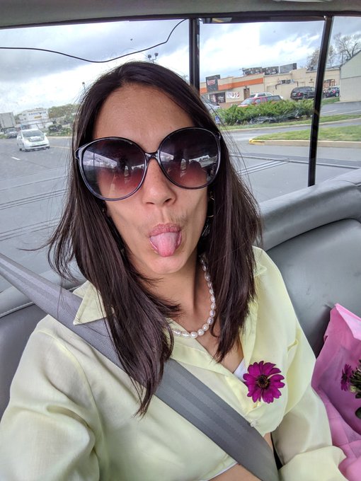 I know i dont post alot of pictures of me anymore ....so busy lol https://t.co/G08o9xwGLk