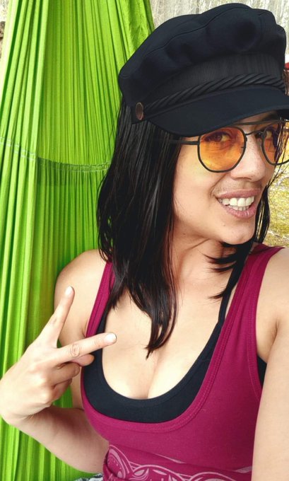 I know i dont post alot of pictures of me anymore ....so busy lol https://t.co/G08o9xwGLk