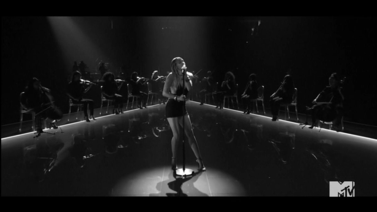 tiffdavs's tweet photo. MILEY SERVING VOCALS AND LEGS FOR DAYSSSSSS 😍😍😍

🙌🏾🙌🏾🙌🏾🙌🏾🙌🏾🙌🏾🙌🏾🙌🏾🙌🏾🙌🏾🙌🏾

#mileycyrus #slideaway #vmas https://t.co/GQqGxcnxjU