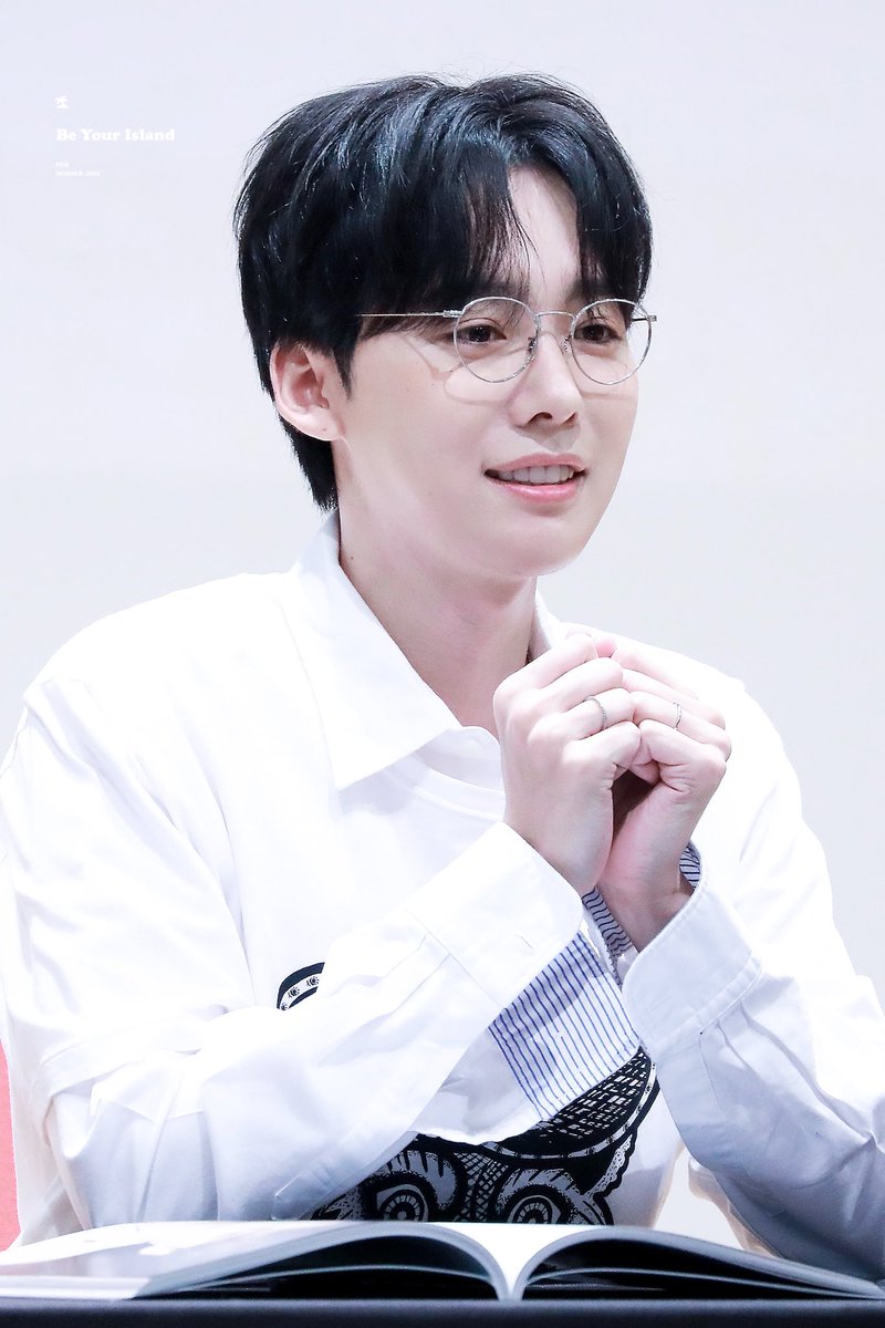 BeYourIsland_JW's tweet photo. 190823 KBS팬싸 #김진우 #위너 HQ
 
화이트 셔츠부터 안경까지 완벽! @official_jinu_ https://t.co/1U25fOQJBm