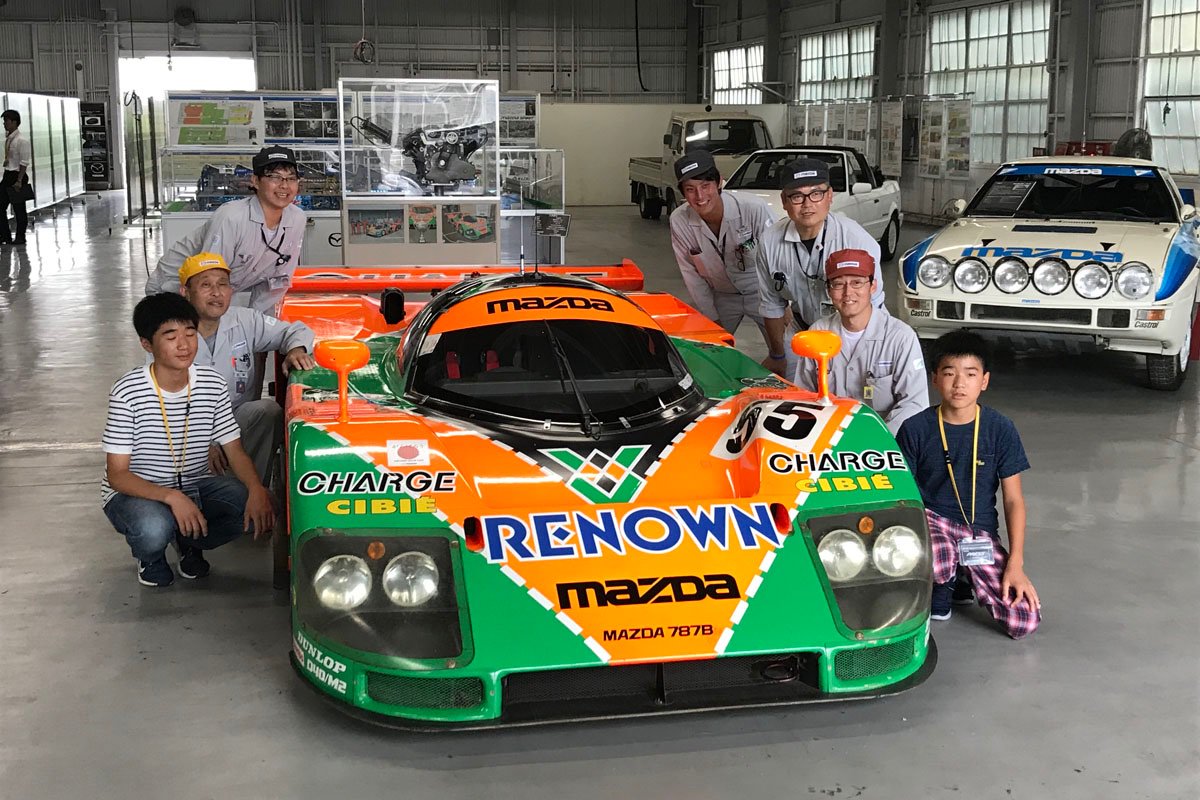 MZRacing's tweet photo. ロータリーファンの皆さん、「RE好き少年新聞記者、マツダを訪問」記事をMZRウェブに公開しました。とっても面白い内容なので、是非拡散をお願いします。ハッシュタグは #REboy です。少年自作のREキーホルダーも買ってあげくださいね。 >>> https://t.co/3SI9aqoK6N https://t.co/gXZmtLmCGU