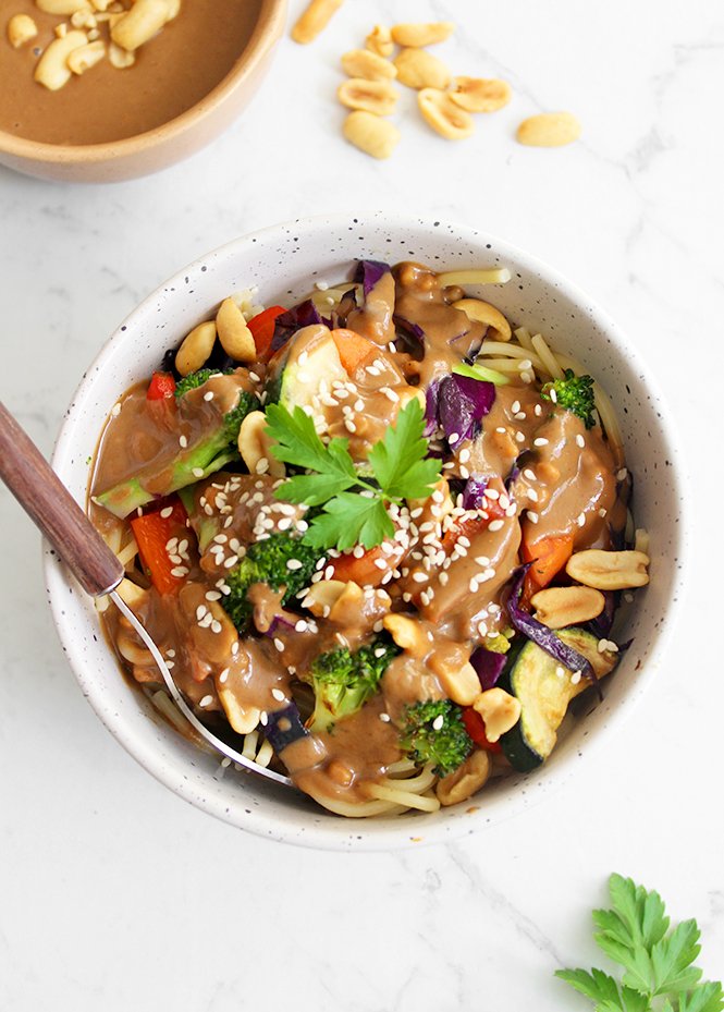 LemonThymeBlog's tweet image. A creamy, crunchy Satay Stir-fry with roasted peanuts &amp;amp; tons of veggies is my idea of a delicious meal! Here is my go-to recipe: lemonthy.me/veggie-stir-fr… #Vegan #SataySauce #VeganRecipes 🌿