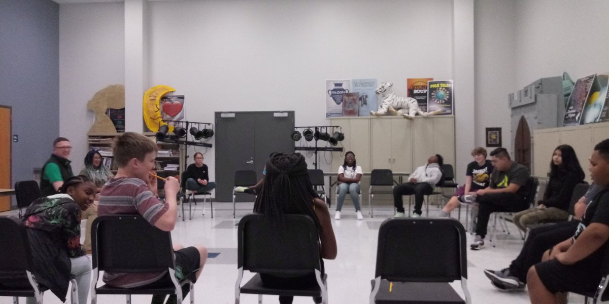 TeachLoveYall's tweet photo. I love that @EMMMSCougars teachers are beginning the school year in circle. #WeCircle #weRone https://t.co/bD1GQ1b5Of