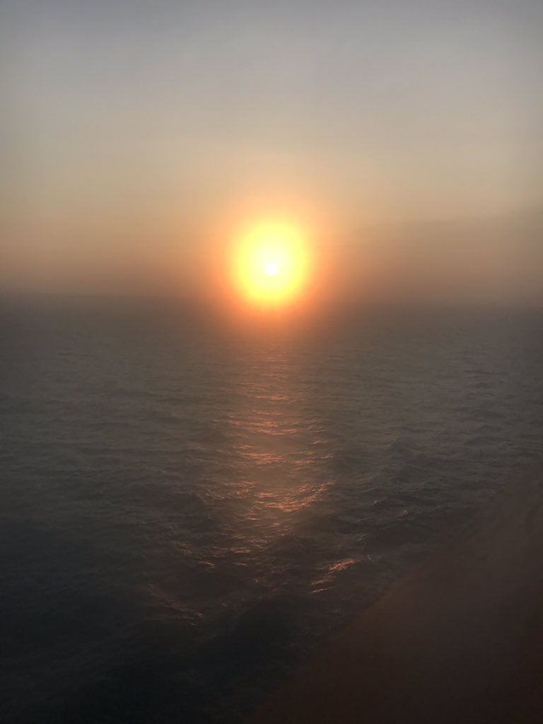 julesaj1's tweet photo. Beautiful sunset last evening followed by a lovely dinner in @LukeMangan #saltgrill #SouthChinaSea #pacificdawn https://t.co/JFZmlfPwHE
