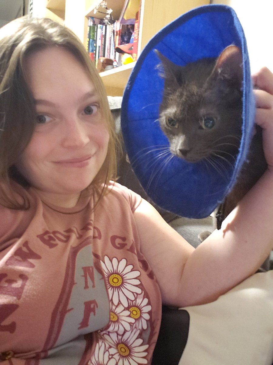 kendralynneee's tweet photo. Can't sleep so my girl and I are hanging out binge-watching #FreshPrince #FreshPrinceOfBelAir #KayleeCat #Netflix https://t.co/I35WhmjUJu