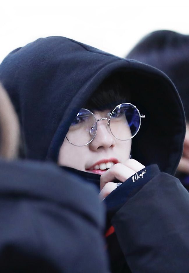 Dafuちゃん Semi Ia Day2 一番好きなマシホ写真いない 無理 最近この2枚やっぱり飽きれずに好き 可愛いとカッコイイもできる写真 I Dont Have A Fave Mashiho Photo Impossible But I Saw These Again Recently He Was Soo Cute And