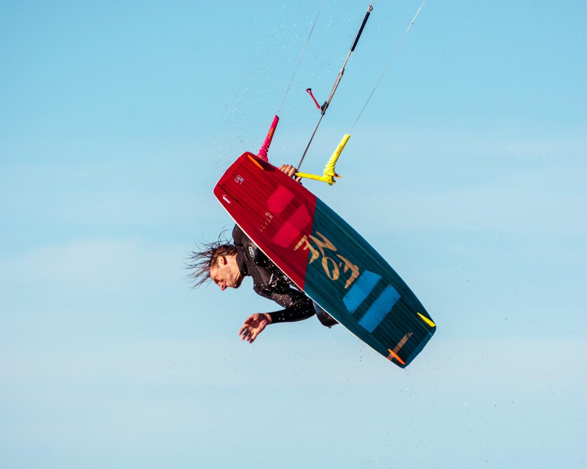 Edu Elli Kiteboarding siempre arriba!
#BeachFreely #kiteboarding
📸 <a href="/franalbaposse/">Chico do Oliveira</a>