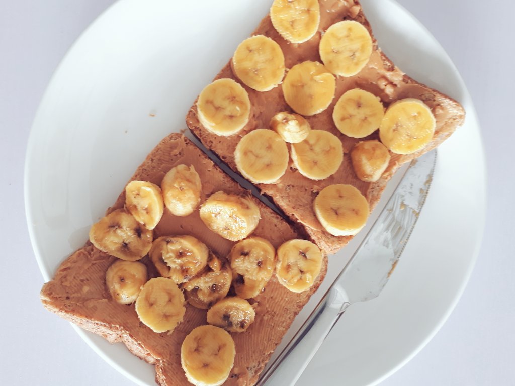 amanda_othman's tweet photo. Then i made peanutbutter banana w wholemeal bread for breakfast. #semangatpisang hehehe https://t.co/9skrMWlzwL