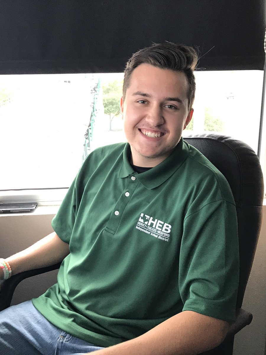JulieThannum's tweet image. We get a lot of talented kids through our Communications, Marketing and Sports Information (CMSI) Student Internship program but none have risen to the top as fast as this talented kid! Congratulations @HunterLH40 on being hired by @hebisd - that green looks great on you! 👏🏻💚👊🏻