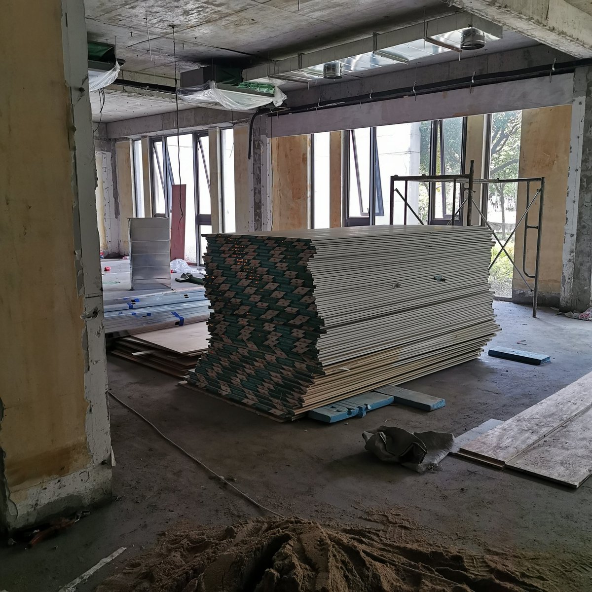 bluepumpkin0801's tweet image. #csha academic center under construction