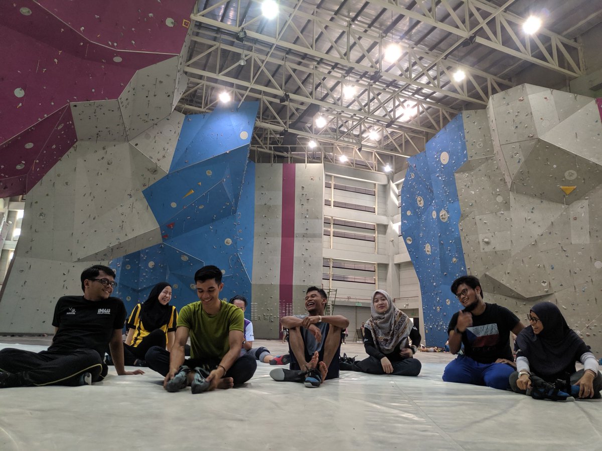 srmeets's tweet photo. Ape jadi last weekend?? 102 Basic Climbing session. Full house as usual. Memang kami buat dlm small group utk semua dpt hands on experience dgn @Addrian_ME , our instructor ! https://t.co/LVE7v6seaG