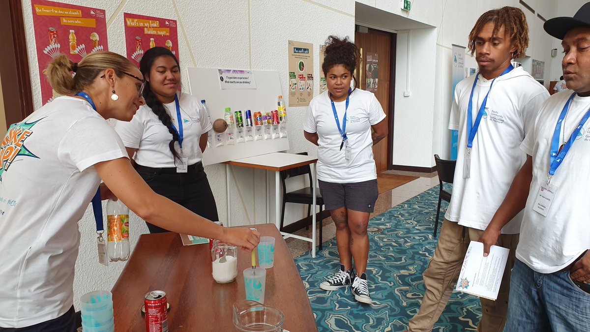 spc_live's tweet photo. [#WakeUp2019] Atelier interactif: comment faire le choix d'une vie en bonne santé - les sucres cachés / How to live healthy and stay healthy : Hidden sugar
#HealthyIslands #IlesSanté #BeatNCDs #MNT #FondsPacifique @dfat https://t.co/AYDVPh2P3T