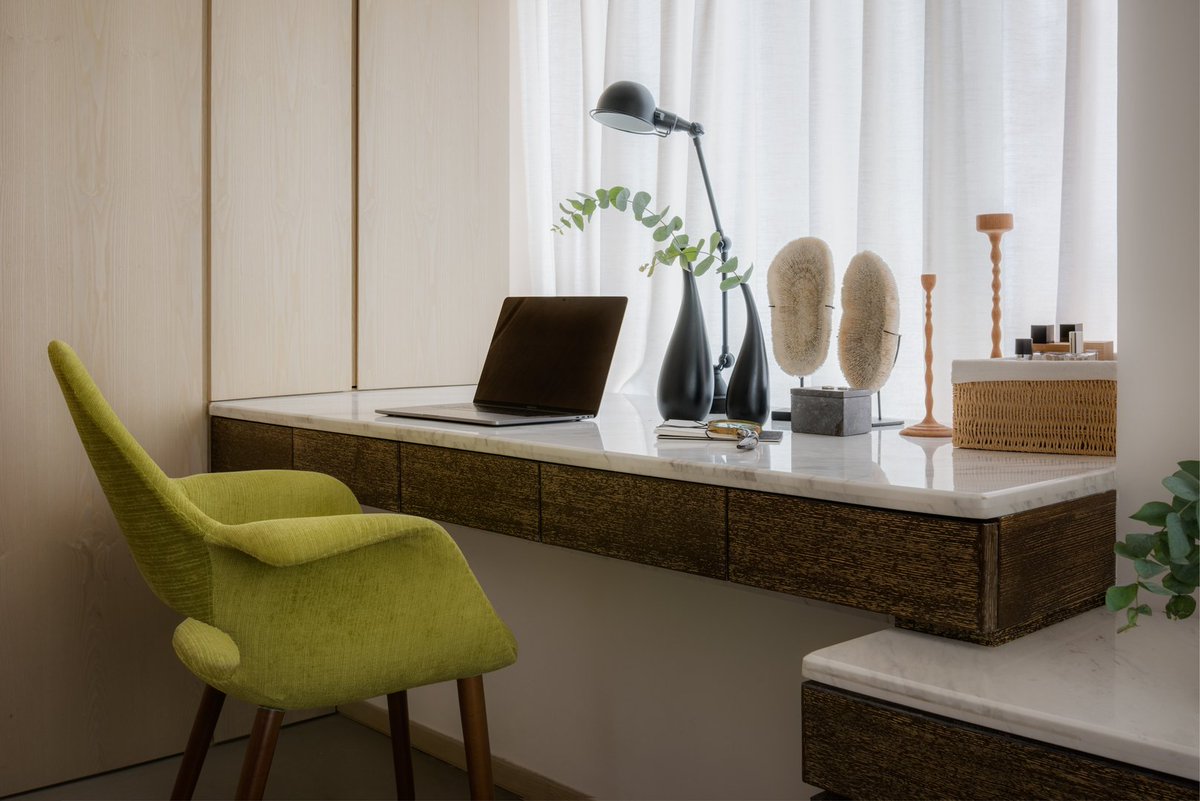 NonagonStyle's tweet photo. The 🌊#LOHAS Park home is a relaxing retreat at the edge of 🌆#HongKong's busy metropolis, but build with #sea #views you'll find it quiet and calm.💆♀️
🍃Details: https://t.co/OZxFBb8FFZ
.
#HomeTour #China #LOHASPark #Sea #SeaViewHome #InteriorDesign #NonagonStyle https://t.co/unsRx4lTjC
