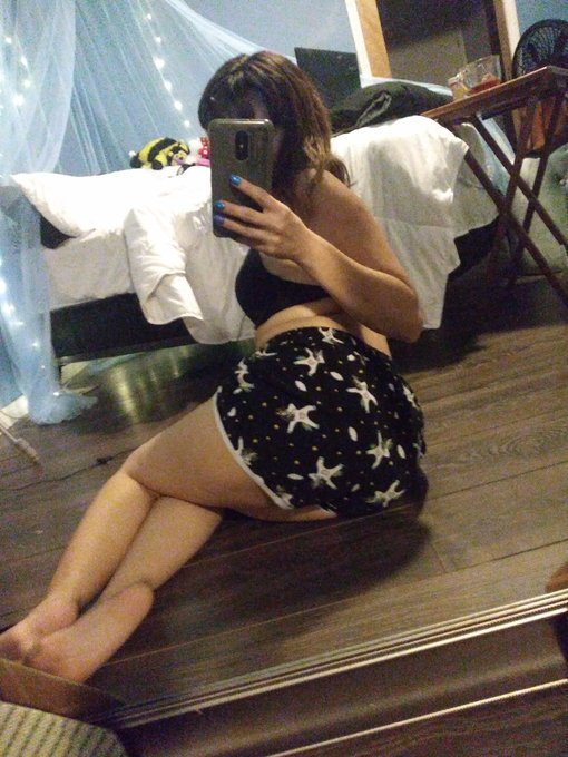 Look at my ass #goodnight https://t.co/y4fINU4arF<a href="/tag/goodnight"class="tags">#goodnight</a>