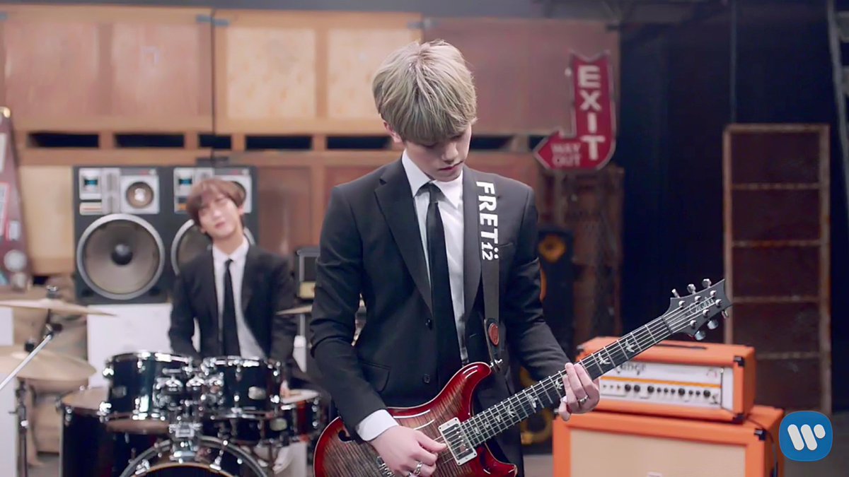 CauseMissing's tweet photo. แจจินโอปป้ากับเด็กบินชอบ MV. น่ารักดีเพลงก็ดีแต่ทำไมขำย้อบเต้นเบาๆพร้อมคอรัสอ่ะฮย้อบบลุคว๊ากกหายไปไหน 😂
#FTISLAND #LeeJaejin 
#엔플라잉 #NFlying
👉https://t.co/REZYnQ5N6F https://t.co/yTY0YGSvpU
