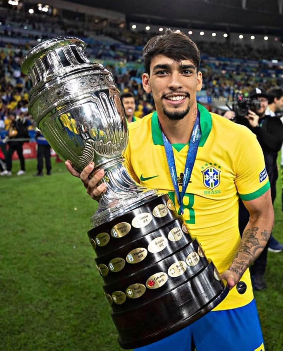 Hoje, Lucas Paquetá completa 22 anos de idade. Parabéns e sucesso, garoto!