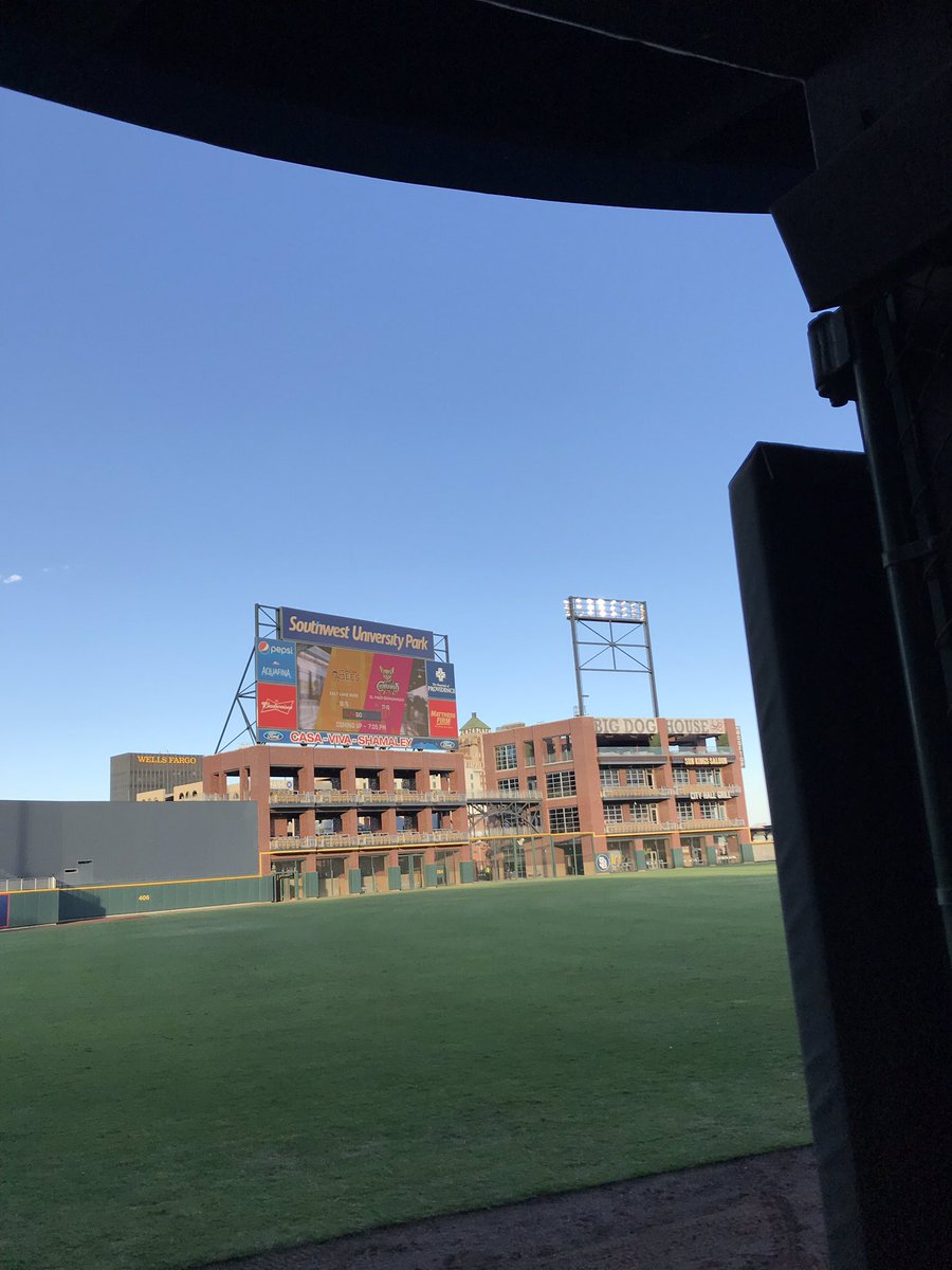 Morgan_tehn's tweet image. Proud moment to hold the Star Spangled Banner during the national anthem at the chihuahua game. #elpaso #usasma