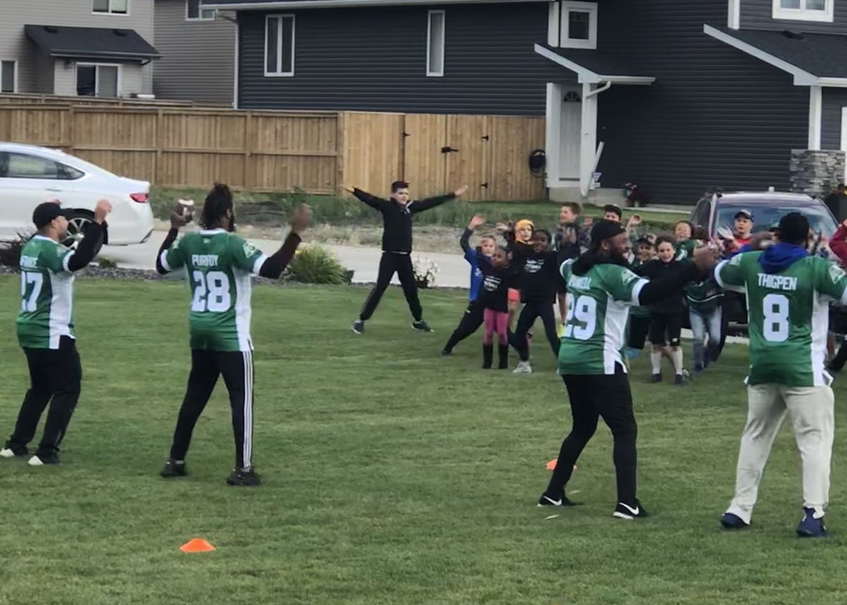 Do1Dale's tweet photo. HUGE shoutout to @WalkingTurnover @WilliamPowell33 @Th11ggy Kienan LaFrance and @SaskHilltops for taking time out of their schedules and showing the kids some football fundamentals this evening! https://t.co/v5gKd3Yhnh