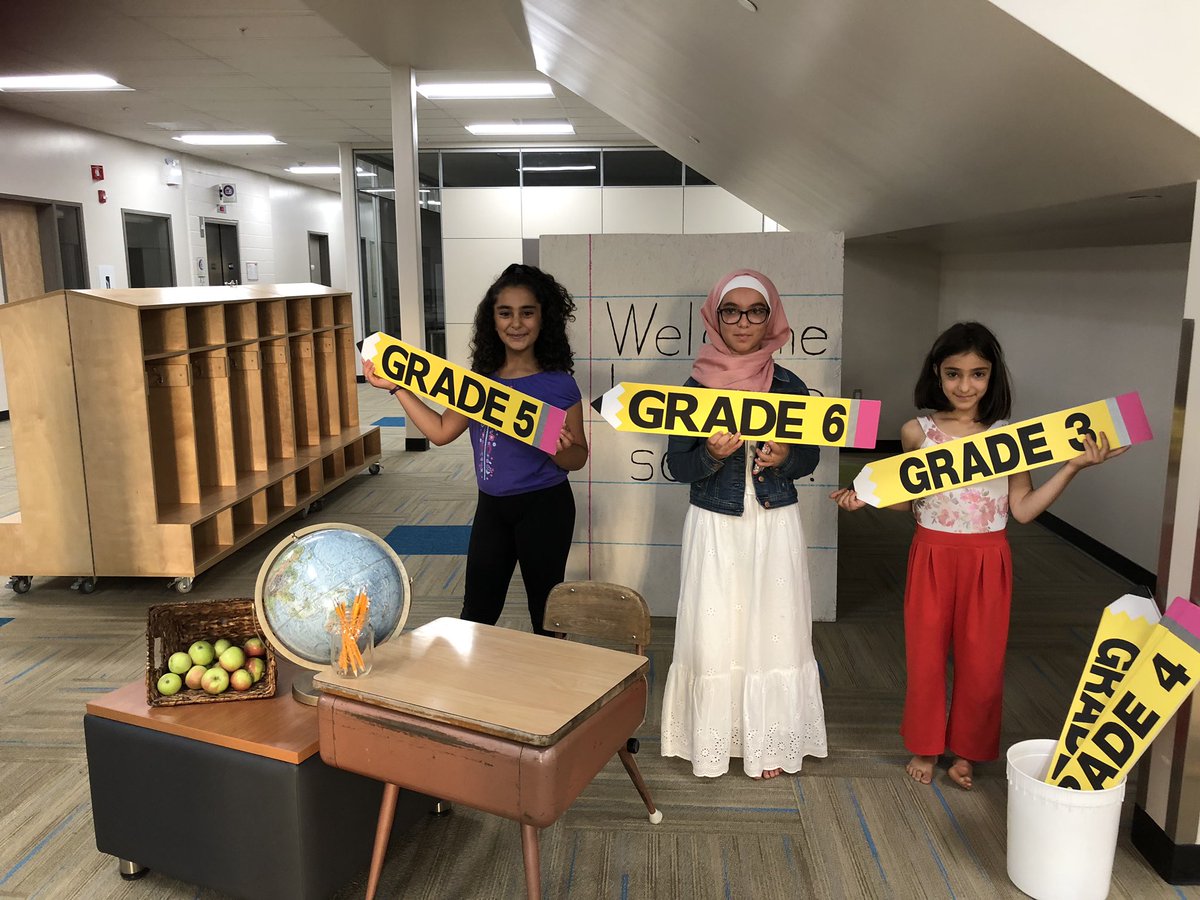 HarbourLandSch's tweet photo. Welcome to grades 3, 4 &5! @HarbourLandSch #ehlshawks #youbelonginthehawksnest #bringyourbackpack https://t.co/jnTKQspmqA
