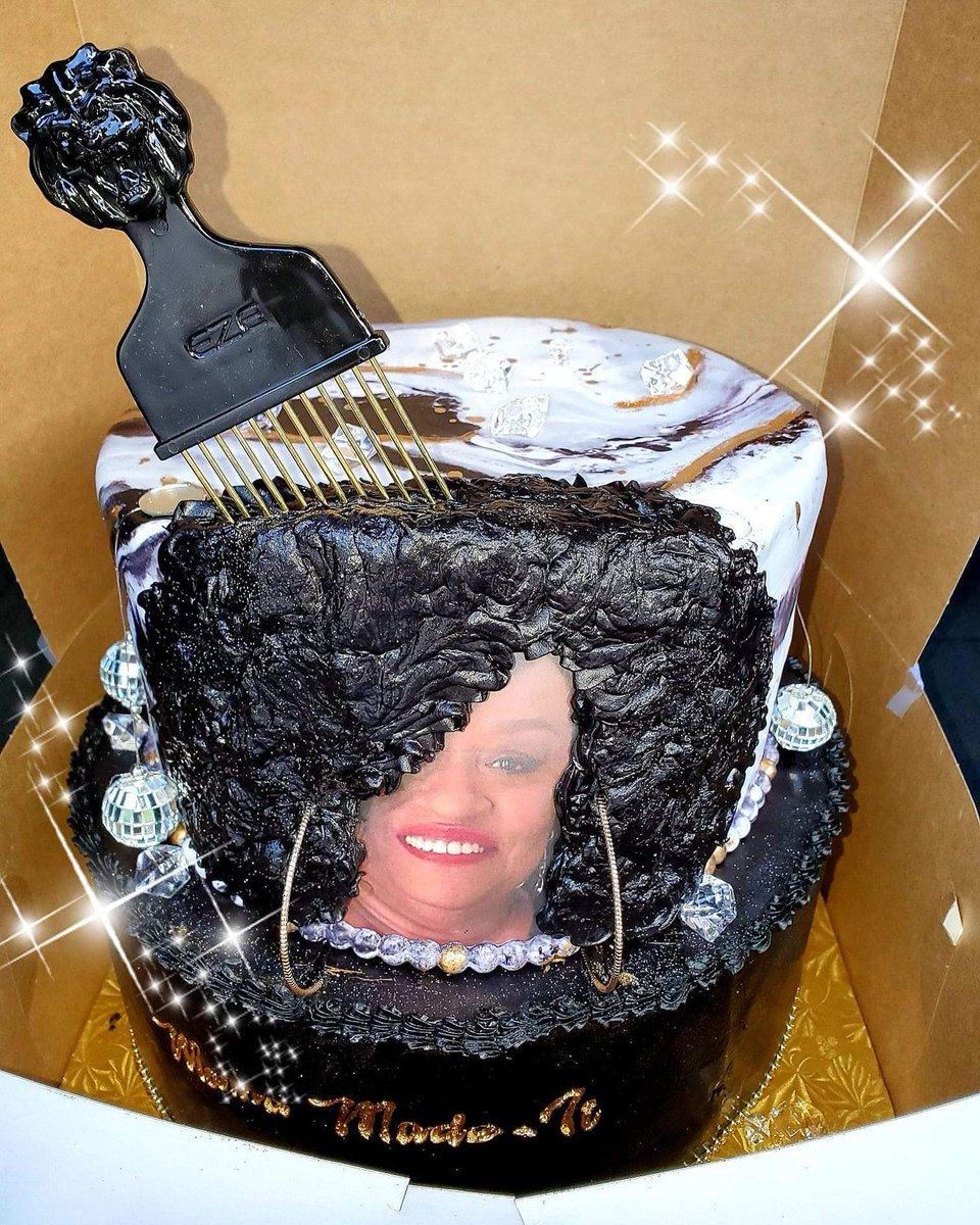 GipsonRoderica's tweet photo. Thank you @MikeWiLLMadeIt for allowing me to make your moms day special. 70's Themed Birthday Party. Happy Birthday Mama Made-It! #yellowcake #redvelvet #mrsbrownsugar #madewithlove #alwaysmoist https://t.co/qES015iFIQ
