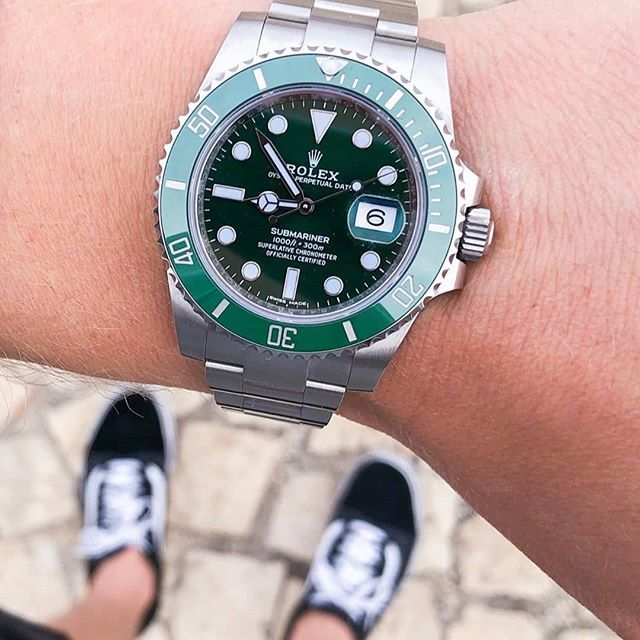 Summer stylin' 💚💚💚
•
•
#rolexsubmariner #rolexhulk #hulksmash •
•
📷: @zeitanzeiger ift.tt/2U7bQtL