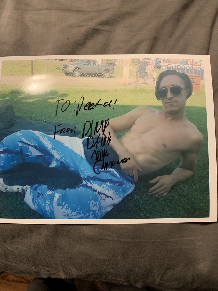 Versacestoner9's tweet photo. One of my favorite pieces of signed #wrestling memorabilia
@PDA_CINNAMON
#prowrestling
#indiewrestling
#supportindiewrestling
#lovewrestling
#ProWrestlingcommunity
#wwe
#aew
#ncw
#middlesexexpress https://t.co/00iEogPg4P