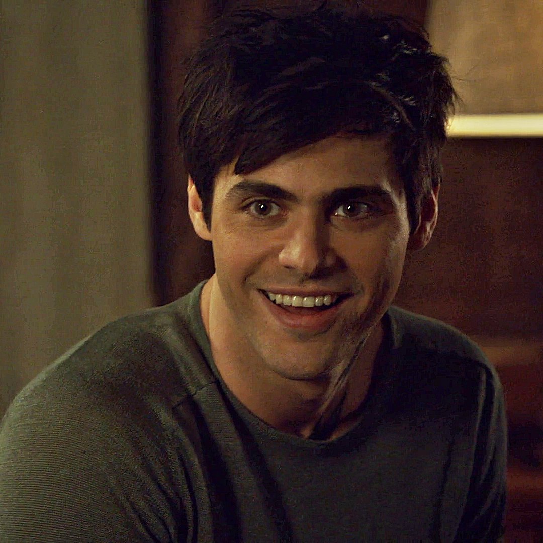 SHfans_India's tweet photo. Alec's look is priceless😁☺❤
And
"Magnus, Your jealousy shows..clearly on your face."
#Malec #shadowhunters ➰ https://t.co/nstQ1vEnVT