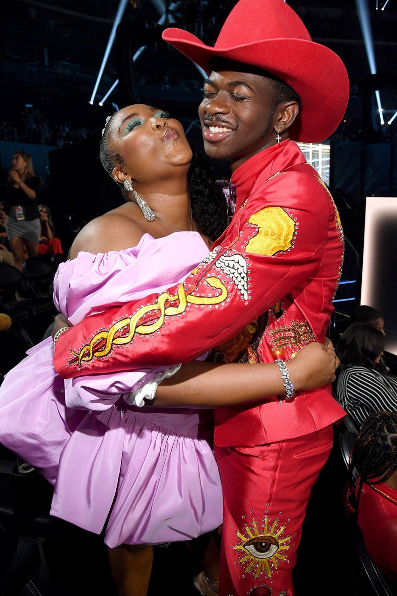 tiffdavs's tweet photo. THE AMOUNT OF BLACK EXCELLENCE IN THIS PHOTO 
👏🏾👏🏾👏🏾😩

#lizzo #lilnasx #vmas https://t.co/0EFdsNqYpt