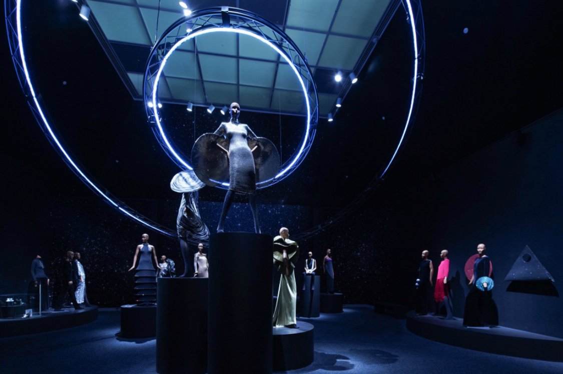 StyleSited's tweet photo. Recent articles in #art-infused #fashionnews from @Gucci's PF19 #ArtWallSeries to the ingenious #Picasso-esque illustrations of #ZaidZawaideh

'Fashion Infused by Art’s Recent News #Roundup' |  https://t.co/nlCcMwORD8

#fashionblogger #IgnasiMonreal #IrisvanHerpen #PierreCardin https://t.co/R1PoxzLVWt