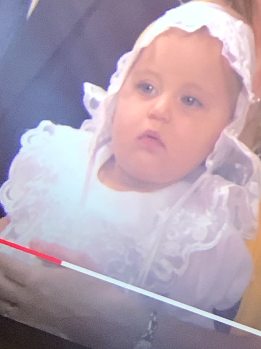 GibbyG7's tweet photo. The office is swapping out Jim and Pams  babies shown in back to back episodes. This is an outrage. #voteforthehoterbaby #teamleftbaby https://t.co/Oxuly91TE3