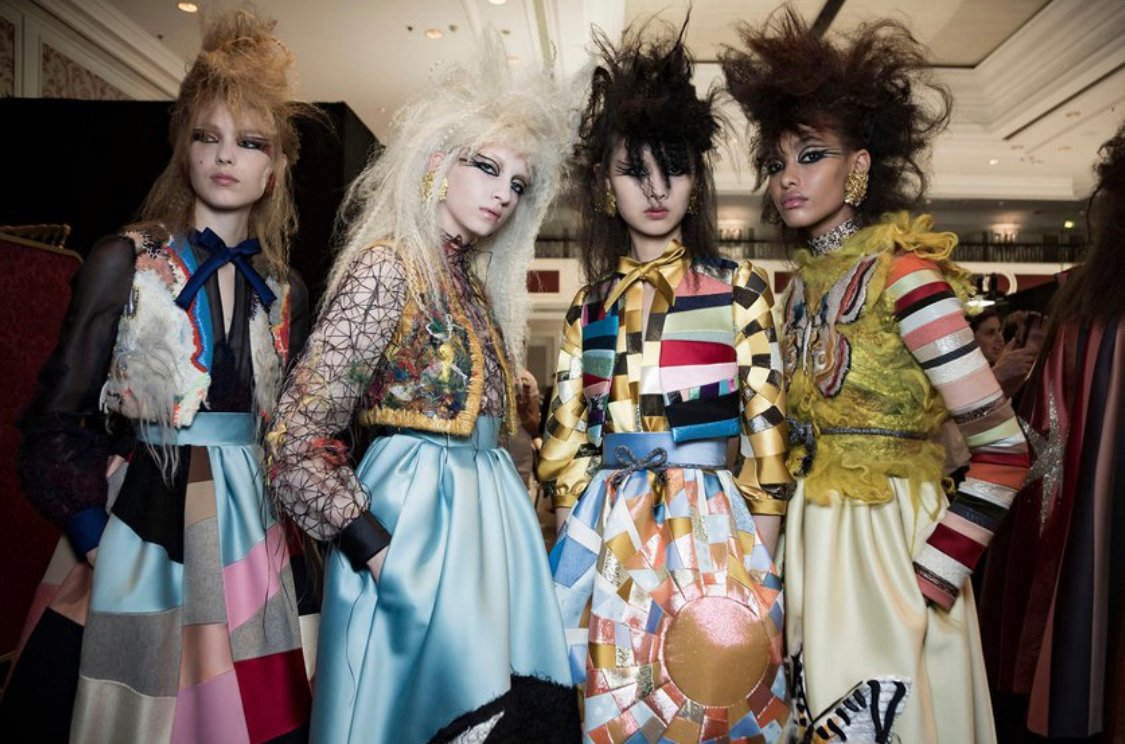 StyleSited's tweet photo. @Viktor_and_Rolf's #AW19 #HauteCouture collection 🌜#SpiritualGlamour wooed whimsical whims of #sustainable #fashion in the most literal form of #couture! ✨🌎

'Innovation Unveiled: Viktor &amp; Rolf AW19 Haute Couture' |  https://t.co/9YDy3guWNh

#fashionblogger #fashionstory https://t.co/kwrtnyCjMo