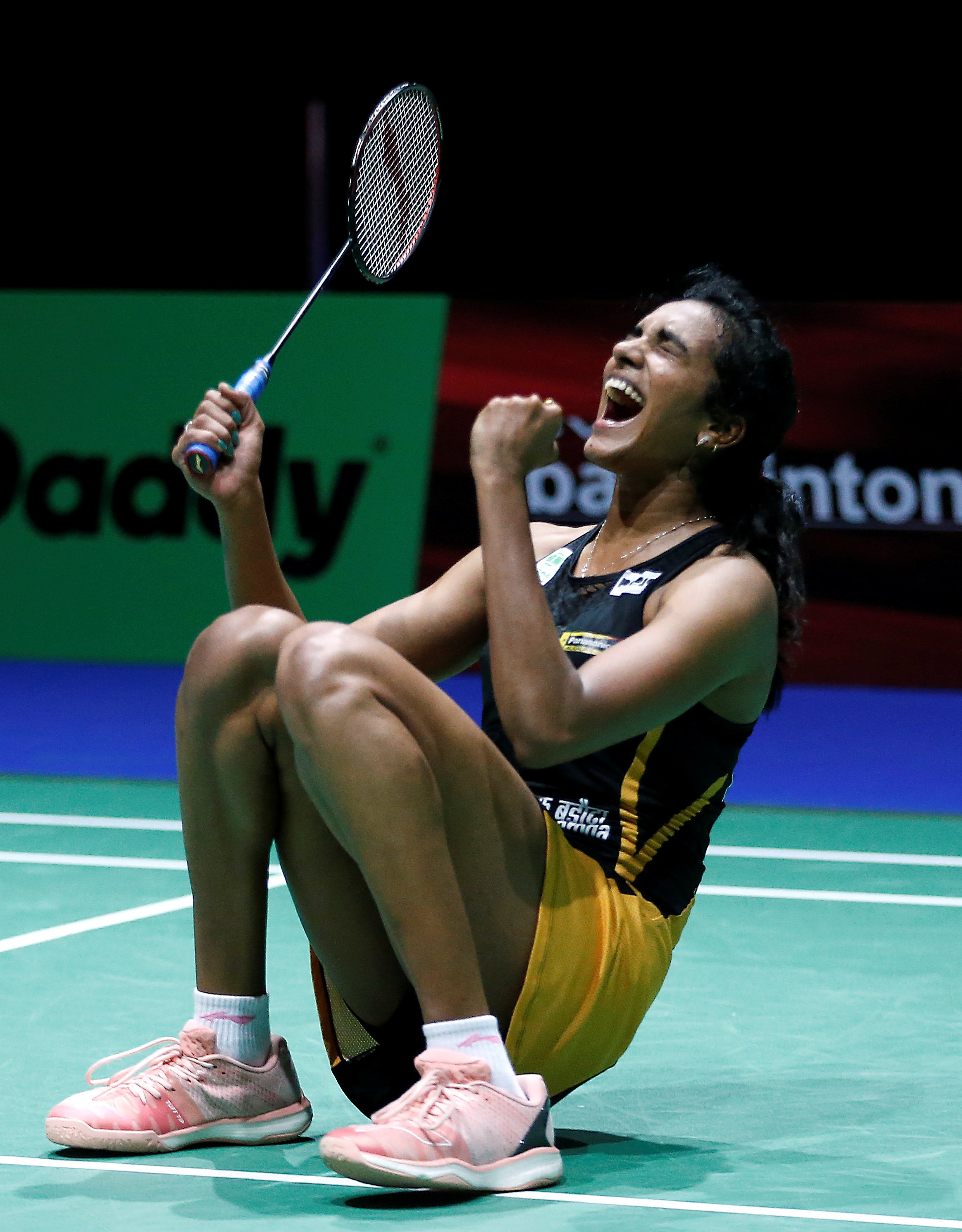 Pv sindhu shop shoes
