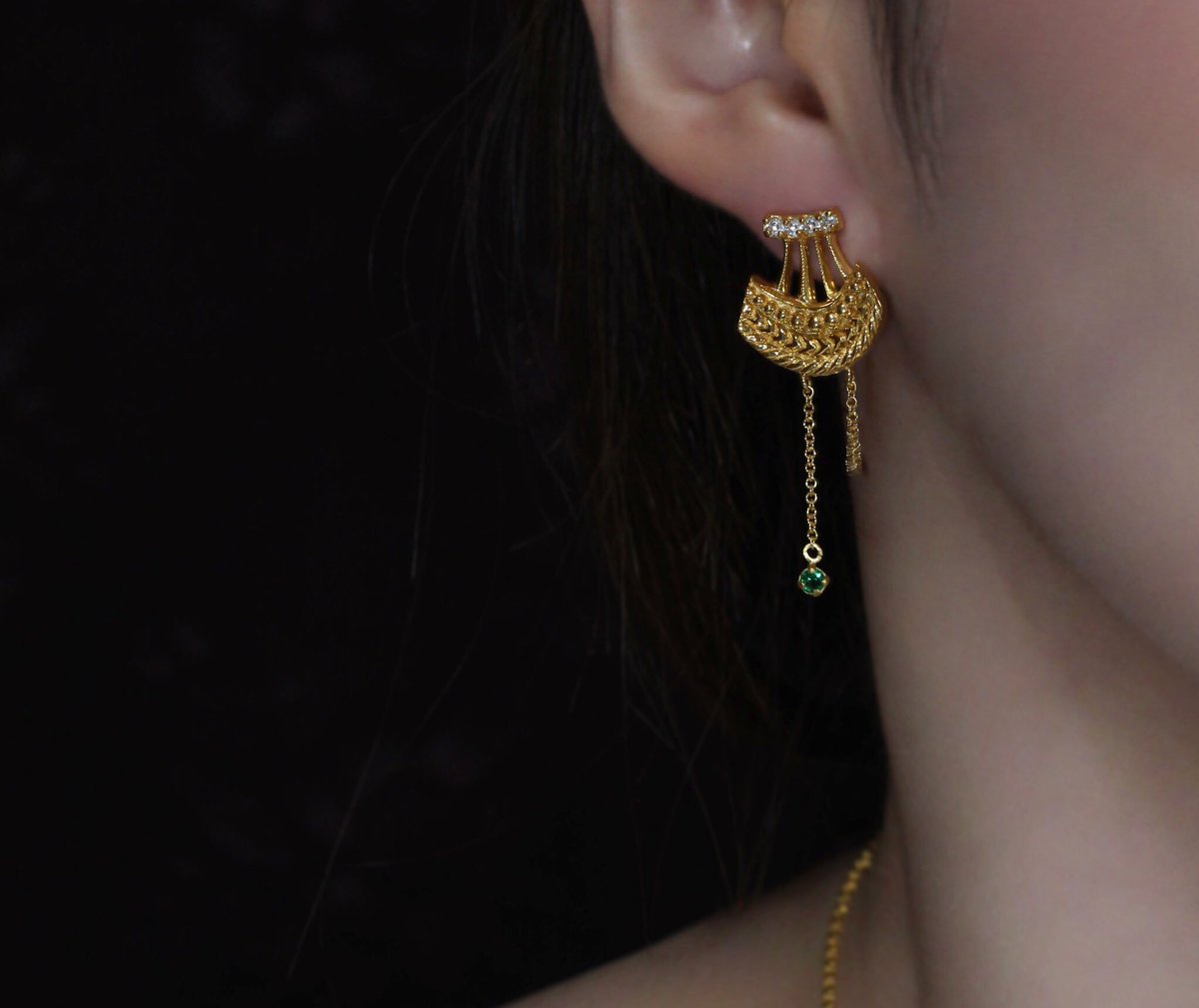 DraJewelry's tweet photo. 가을에 어울리는 골드 🖤 #DIVA gold &amp; deep green lignt ver.
.
#Handcrafted by DRA 🌓 Only in #DRA
.
#DRAjewelry #jewelry #jewellery #necklace #earrings #handmade #handmadejewellry #silversmith #jotd #DRA주얼리 #드라 #드라주얼리 #주얼리 #귀걸이 #드롭귀걸이 #여자친구선물 #데일리 https://t.co/4EneaQdnYH