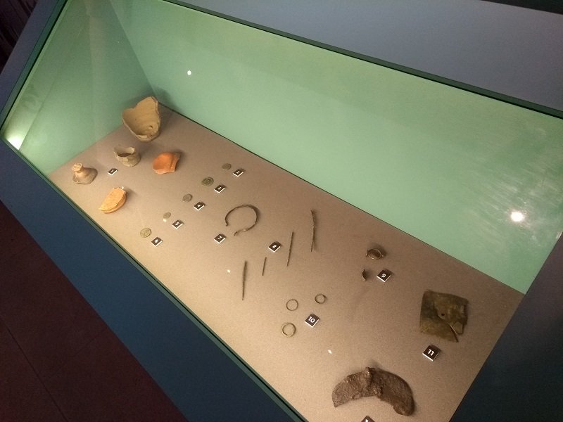 TheWilsonChelt's tweet image. Last week we were busy at Greystones Farm, managed by @gloswildlife installing a new display of #archaeology on loan from The Wilson collections. Here's a sneakpeak of what we've put on display. #LocalLoans #AncientHistory  For opening hours visit  gloucestershirewildlifetrust.co.uk/explore/our-vi…