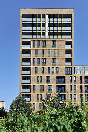 HuntersLondon's tweet photo. Good to see Mizen Heights in #ColliersWood embedded into the local area. Hunters acted as the #ClientAdviser and #PrincipalDesigner delivering #affordablehousing in @Merton_Council. Over 50 flats #homes in South West #London. @LQHomesMatter https://t.co/CwAmLs39qY