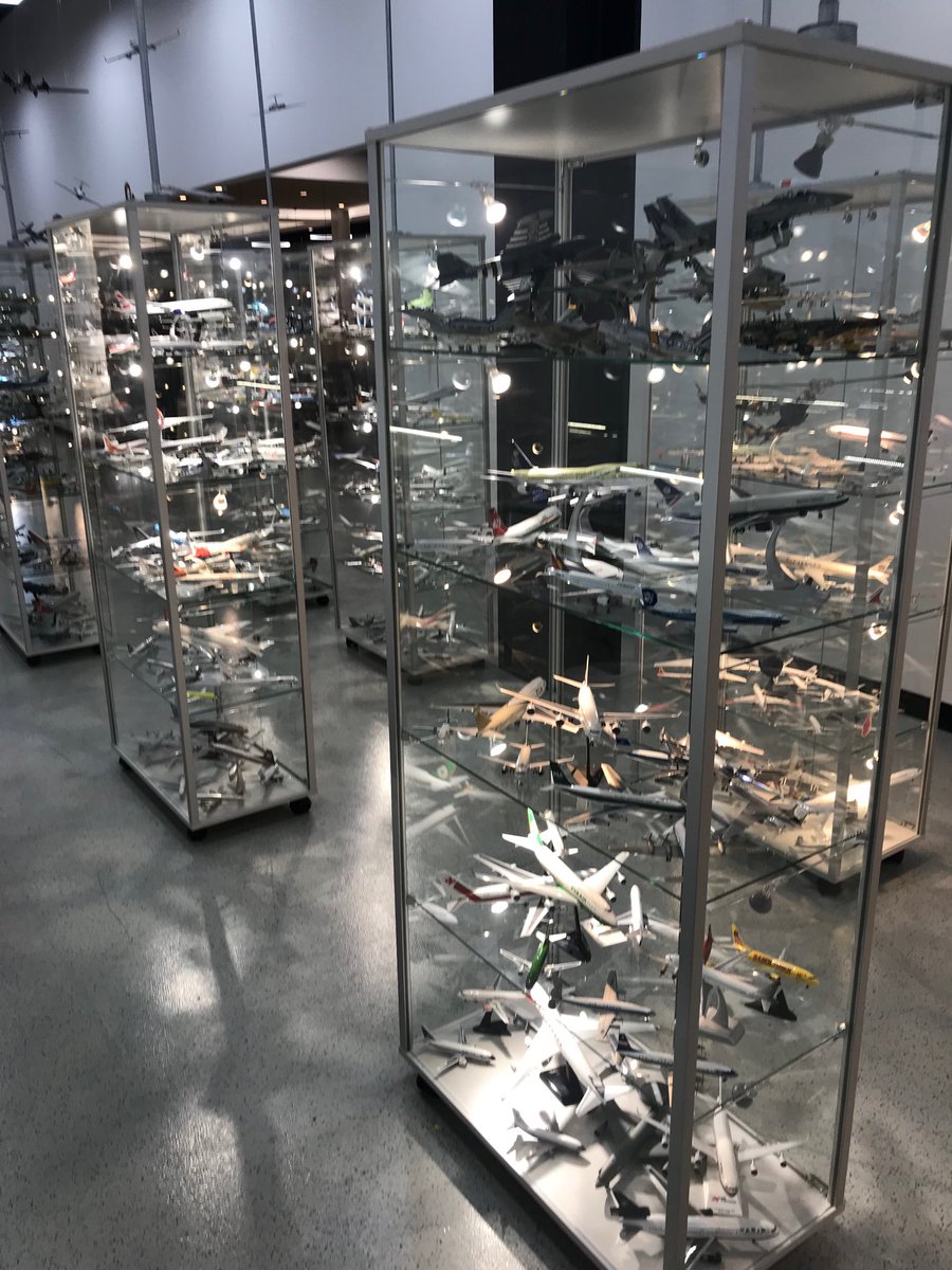 ieeewoi's tweet photo. The aviation gallery at SNN ⁦@ShannonAirport⁩ https://t.co/oeMFaMuCyh