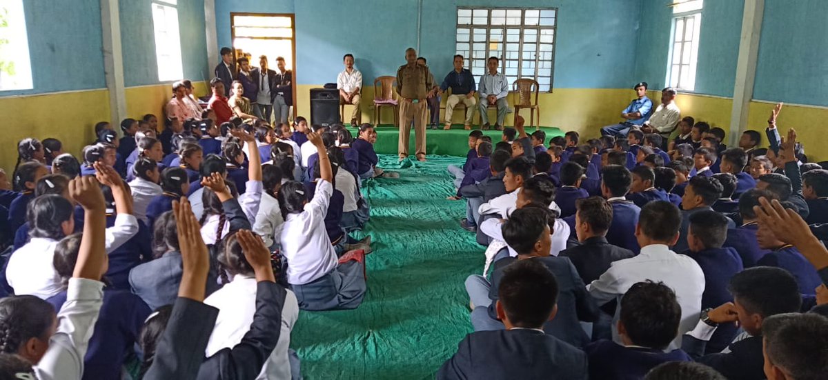 WBPolice's tweet photo. An awareness programme was organised by Sukhia Pokhri PS #DarjeelingDistrictPolice among local school students to generate awareness on Human Trafficking and Sexual offence against Child.
#AwarenessIsTheKeyOfSafety https://t.co/1wEq9VOGCd