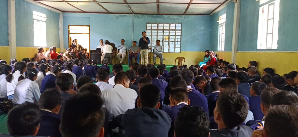 WBPolice's tweet photo. An awareness programme was organised by Sukhia Pokhri PS #DarjeelingDistrictPolice among local school students to generate awareness on Human Trafficking and Sexual offence against Child.
#AwarenessIsTheKeyOfSafety https://t.co/1wEq9VOGCd