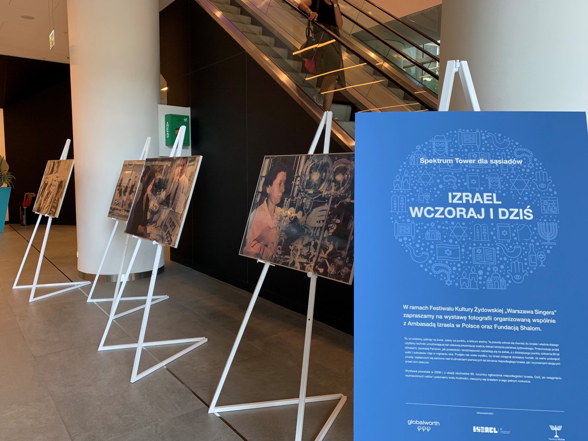GlobalworthPL's tweet photo. Trwa 16. Festiwal Kultury Żydowskiej #Warszawa Singera, który w tym roku mamy przyjemność wspierać. Atrakcyjnych wydarzeń w programie nie brakuje, a my zapraszamy do obejrzenia wystawy fotograficznej "Izrael wczoraj i dziś" w holu naszego biurowca #SpektrumTower #FestiwalSingera https://t.co/qdBDpuwpT5